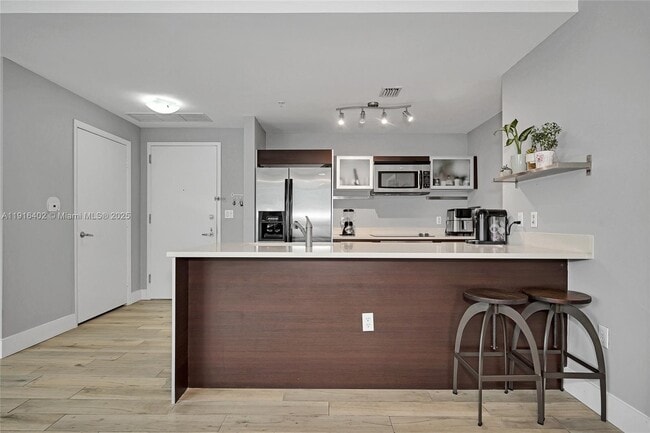 Building Photo - 1900 N Bayshore Dr