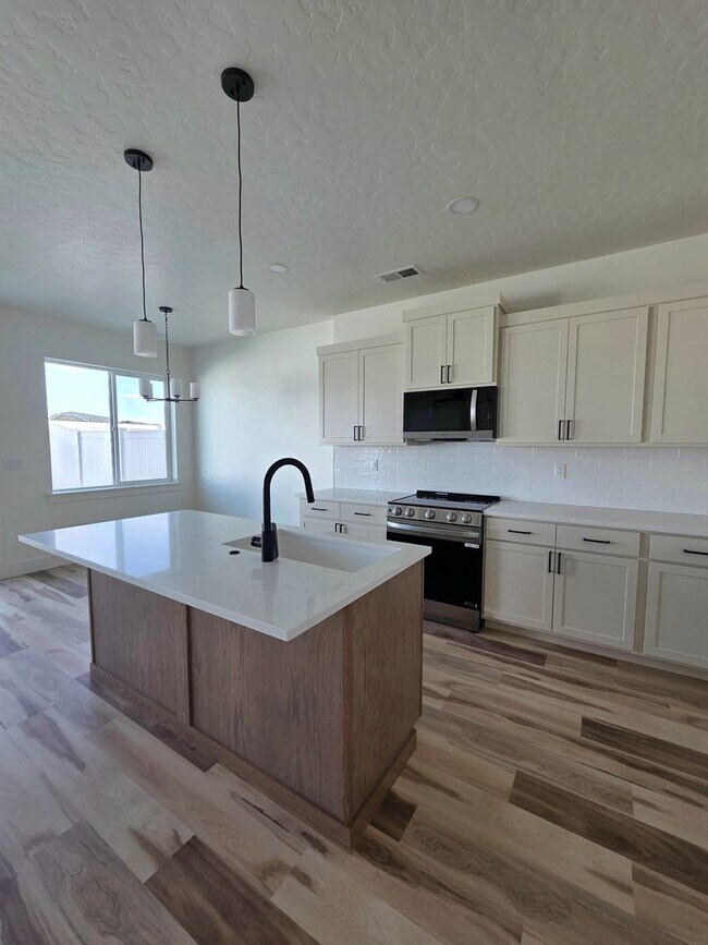 Building Photo - 4601 Highgarden Wy