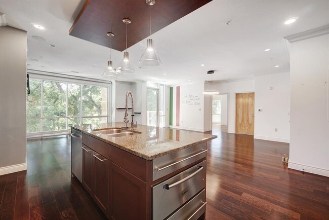 Building Photo - 1600 Barton Springs Rd