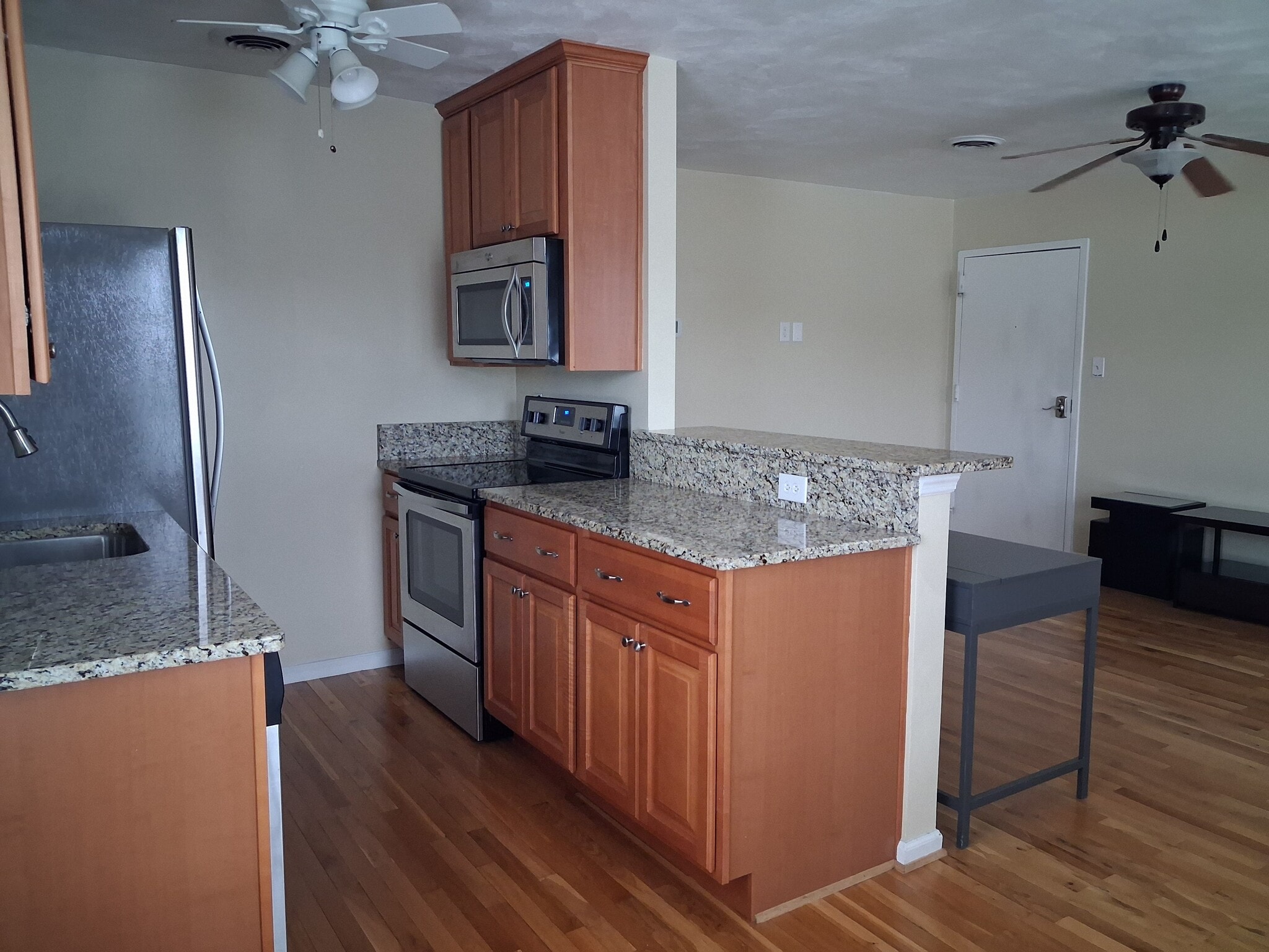 Building Photo - 401 Erle Cres
