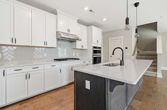 Building Photo - Luxury Townhome with Elevator and Rooftop Terrace