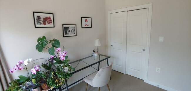 Building Photo - Beautiful 2 Bed/2 Bath Condo Rental - Conv...