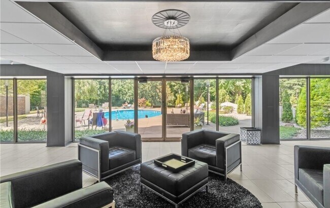 Building Photo - 4000 N Meridian St