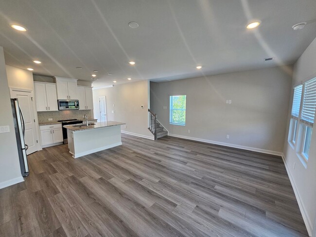 Building Photo - Brand New Cul-de-sac Townhome in Concord