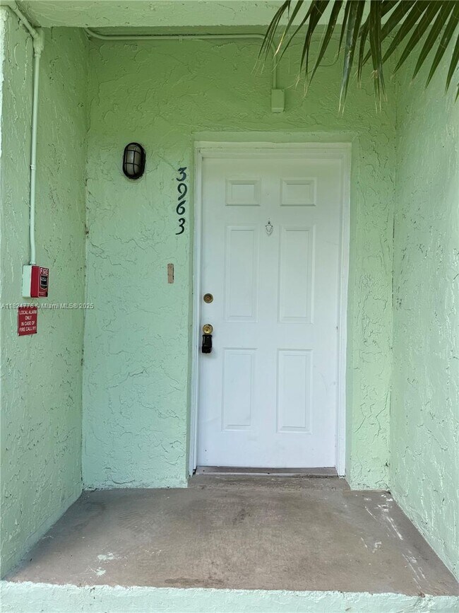Primary Photo - 3963 NW 87th Ave
