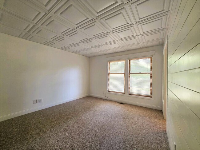 Building Photo - 26 Annette Ln