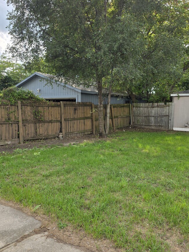 Building Photo - 30555 Brush St