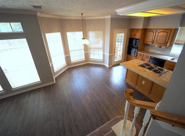 Building Photo - 15122 Greenleaf Ln