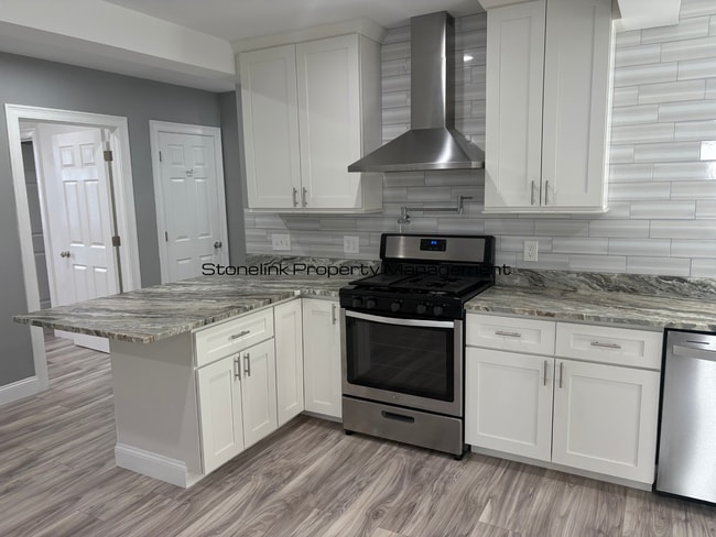 Building Photo - Fully Renovated Condo For Rent in West War...