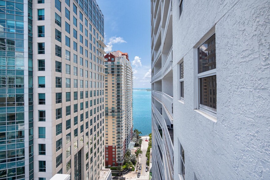 Building Photo - 1200 Brickell Bay Dr