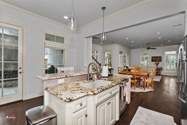 Building Photo - LUXURY LIVING IN THE PRESTIGIOUS PROVENANCE SUBDIVISION