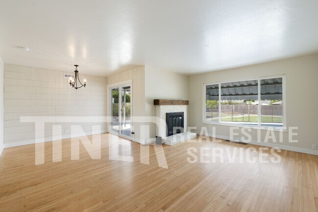 Building Photo - 3831 Horton Ln