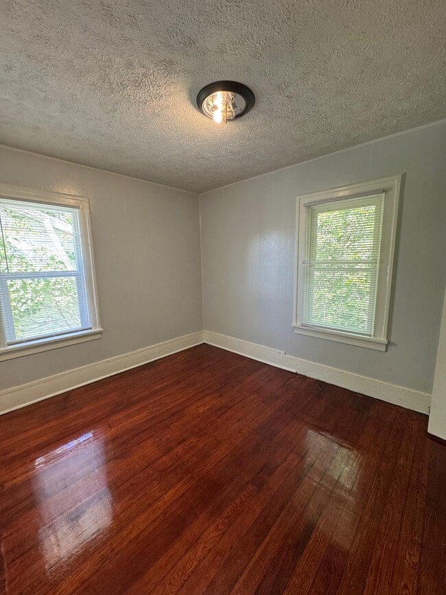 Building Photo - 401 Altgeld St
