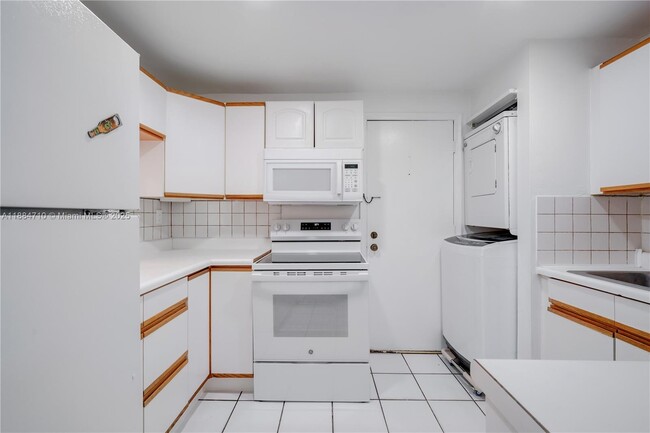 Building Photo - 13700 SW 62nd St