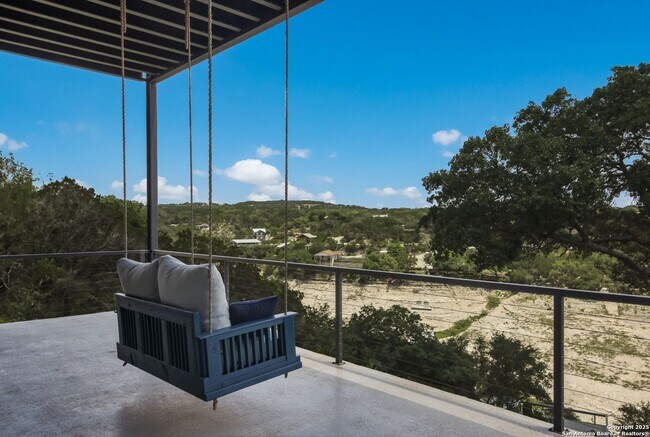 Building Photo - Hill Country Retreat