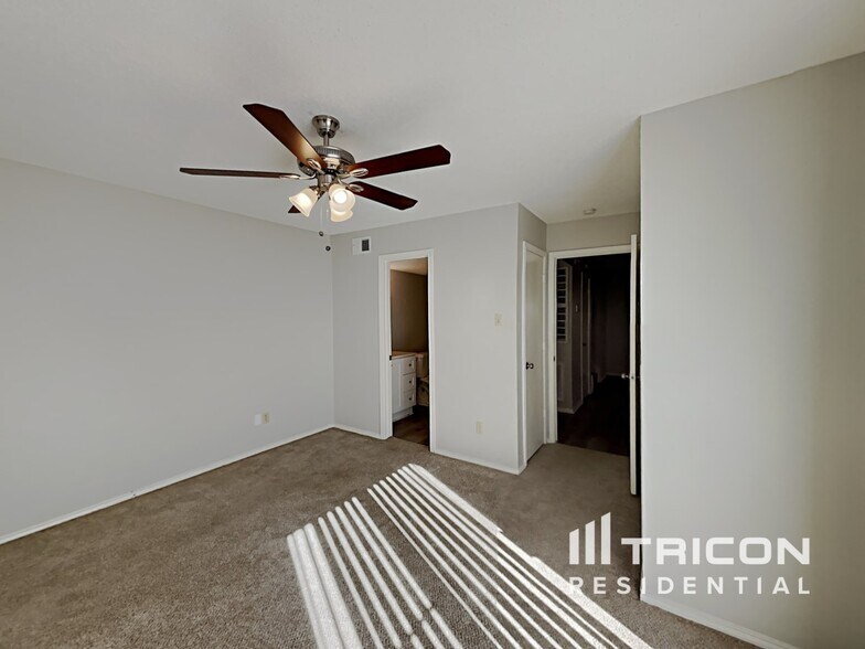 Building Photo - 1611 Sunset Village Dr