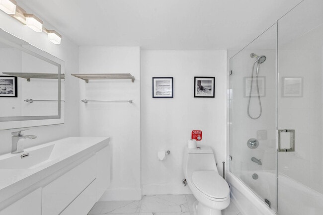 Building Photo - 1 SE 12th St