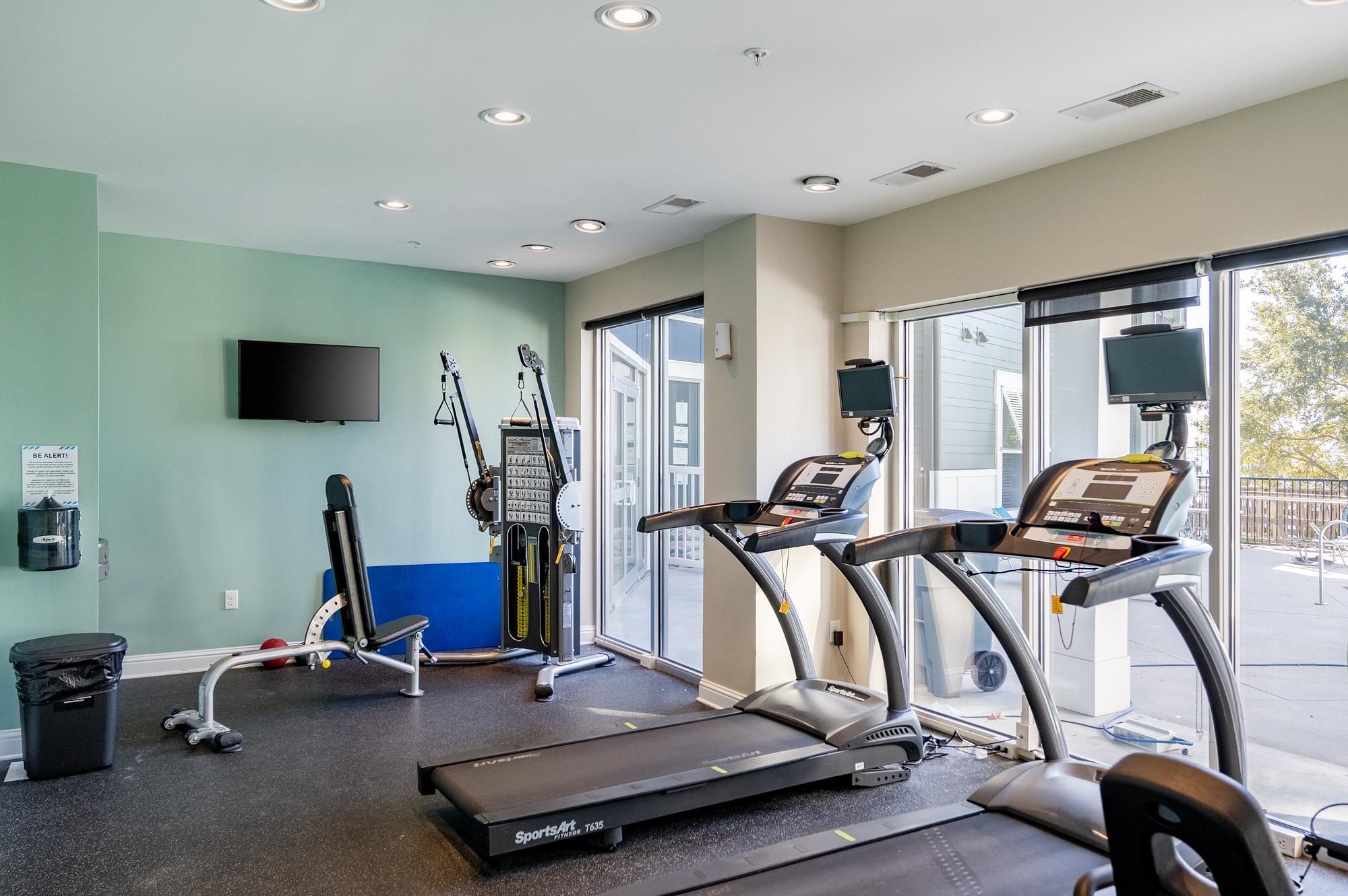 Building Photo - 4921 Pretty Lake Ave