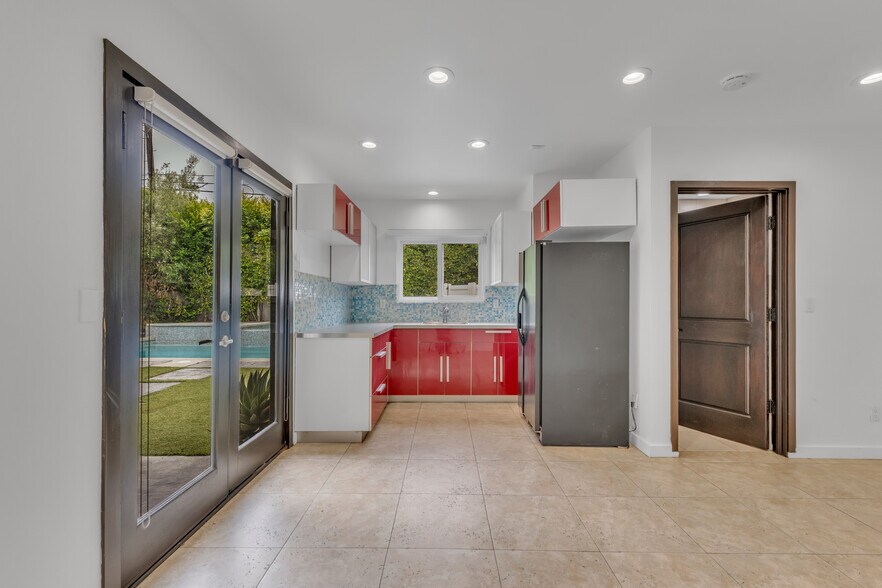 Building Photo - 4925 Nagle Ave