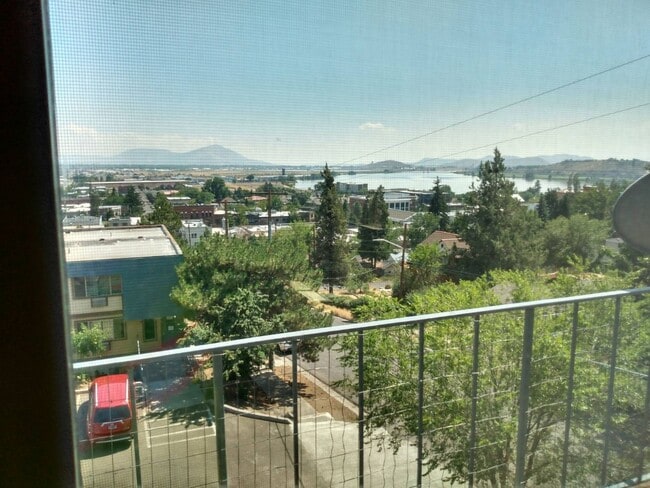 Building Photo - 2 bedroom 1 bathroom ground floor apartment - Granvue Apartments