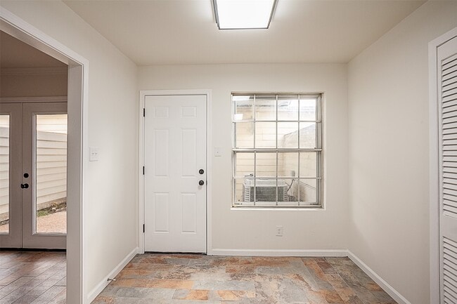 Building Photo - 6317 Ivanhoe Ln