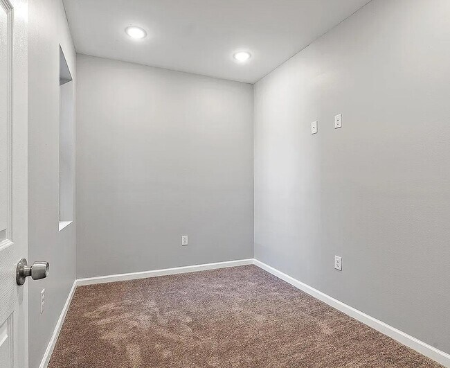 Building Photo - 1754 Georges Ln