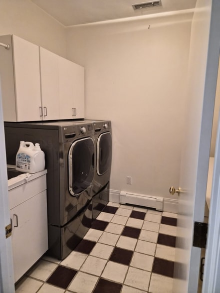 Building Photo - 423 Concord Rd