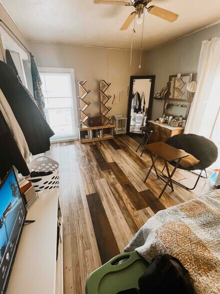 Building Photo - 104 E Boston Ave