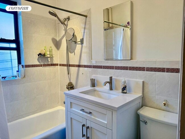 Building Photo - 880 W 181st St