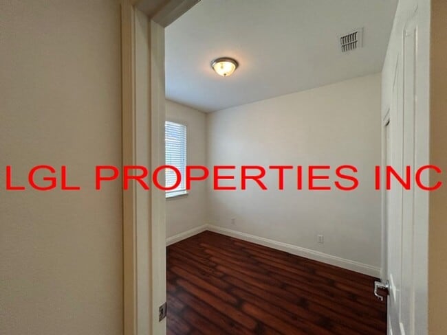 Building Photo - 2826 Maybrook Dr