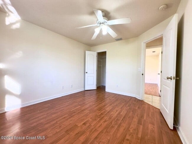 Building Photo - 565 Limerick Dr