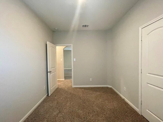 Building Photo - 228 Star Spangled Dr