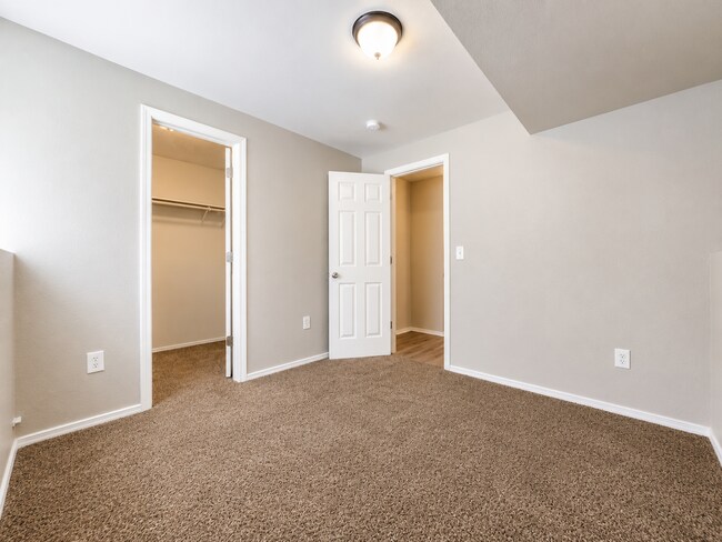 Building Photo - 803 S Logan Ave