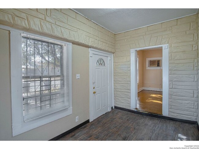Building Photo - 639 Canton-