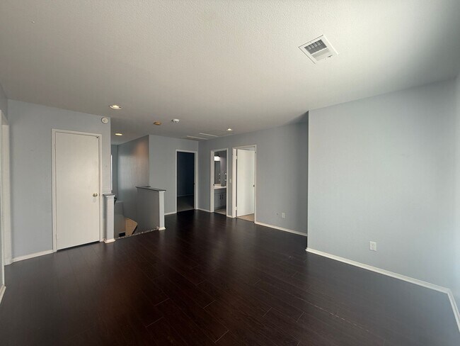 Building Photo - 45719 Caledonia Ct