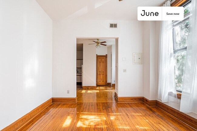 Building Photo - 3134 N Southport Ave