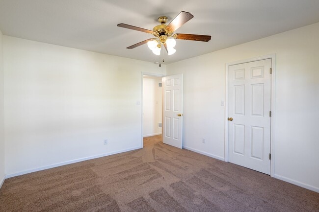 Building Photo - 5009-5011 Betty Jean Way