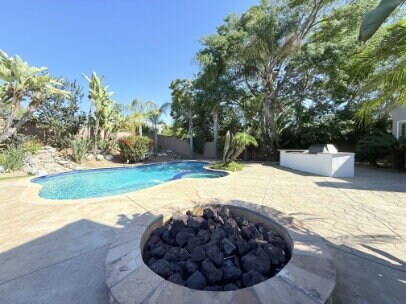 Building Photo - Luxurious, 5450 SqFt,  5 Ensuite Bedrooms ...
