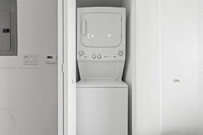 Building Photo - 45 SW 9th St