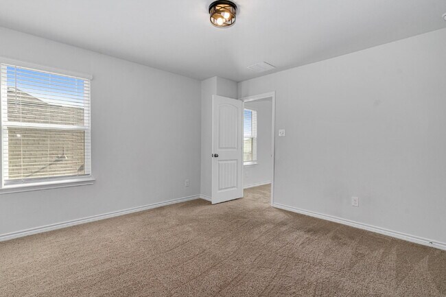 Building Photo - Modern 4 Bdrm Fort Worth Home for Rent- Zip Code 76123 | Built 2021 | Crowley ISD | $3,450/mo, Sp...