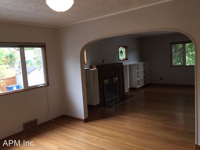 Building Photo - 2 br, 1.5 bath House - 1612 N. 35th St.