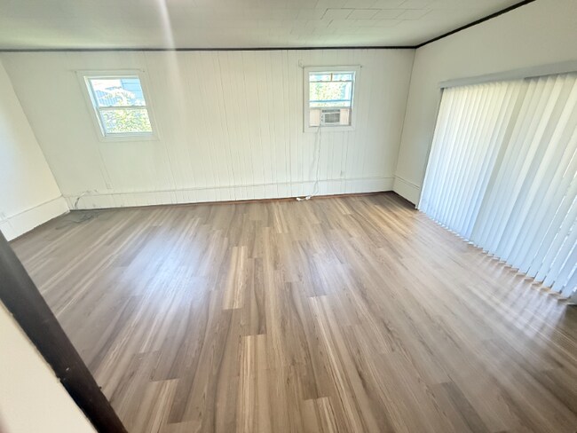 Building Photo - 2723 Hillview Dr