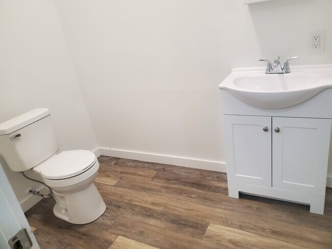 Building Photo - 214 S Wewoka Ave