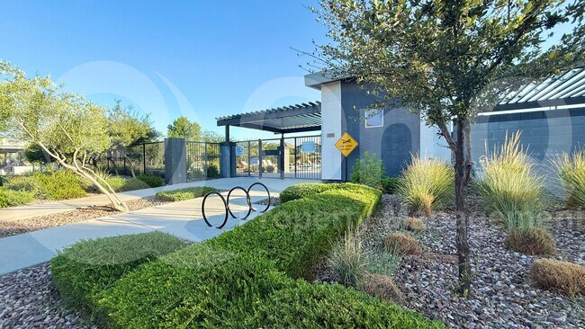 Building Photo - 1068 E Sabino Dr