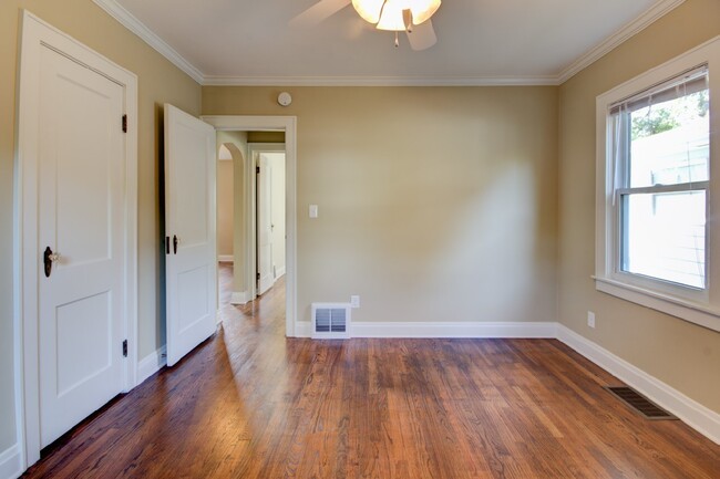 Building Photo - Beautifully Remodeled 2 Bedroom Home