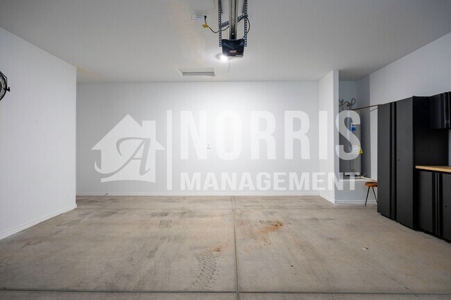 Building Photo - Beautiful Almost Brand New Home