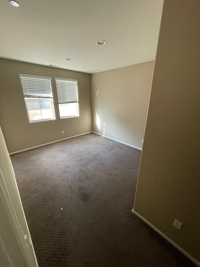 Building Photo - Lacroix Ave