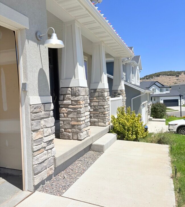 Building Photo - 2693 E Gambel Oaks Dr
