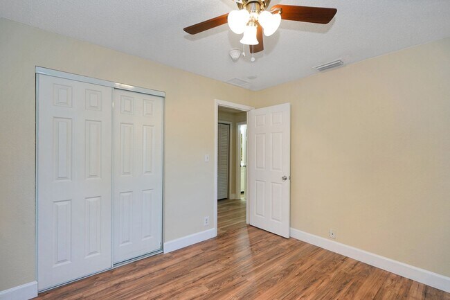 Building Photo - 2716 SW 46th St