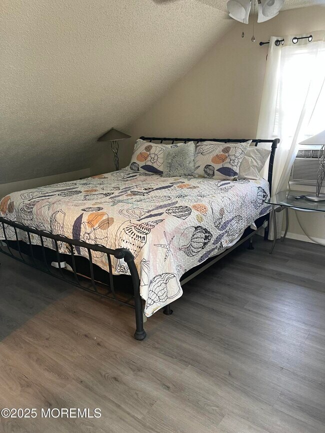 Building Photo - 202-06 Carteret Ave